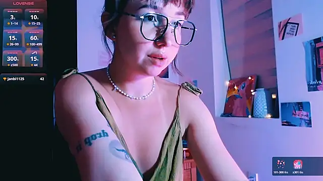 Cosmo Riri online show from 03-26-26, 12:36