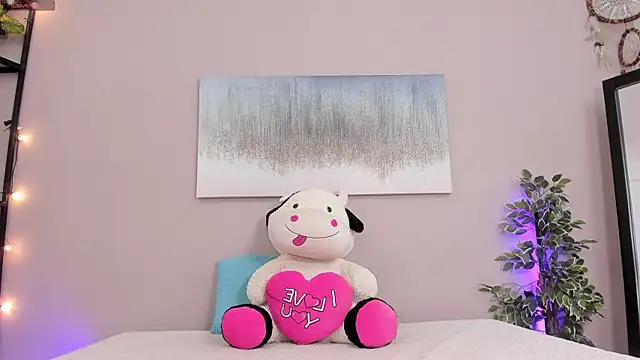 Briana Wells  online show from 10-31-25, 01:30