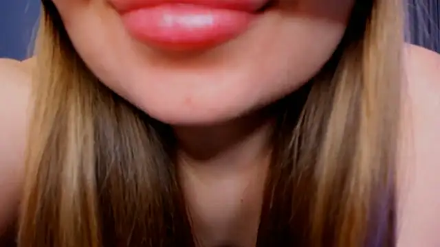 Snapshot of EllenMays chatting on 03-04-25, 02:53 EllenMays online show from 03-04-25, 02:53