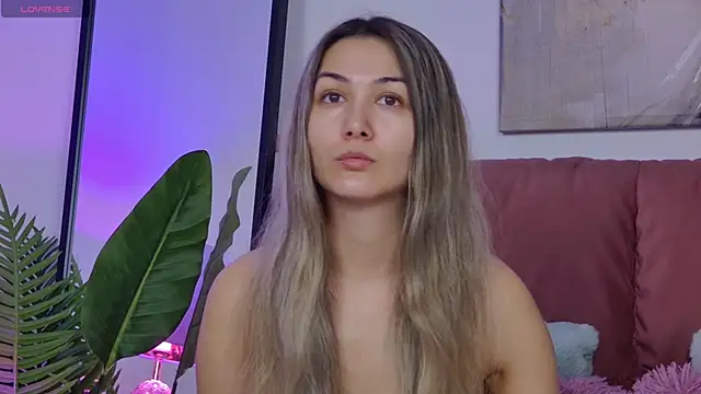 NicolLopeze online show from 11-17-25, 06:50