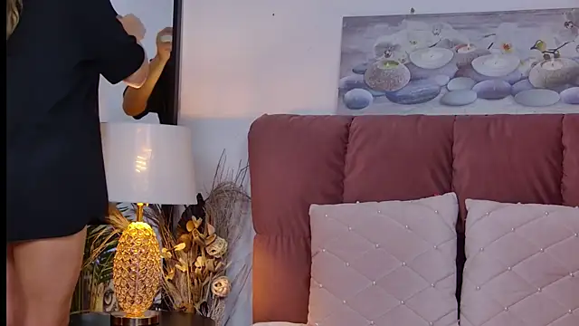 NicolLopeze online show from 01-25-25, 05:19