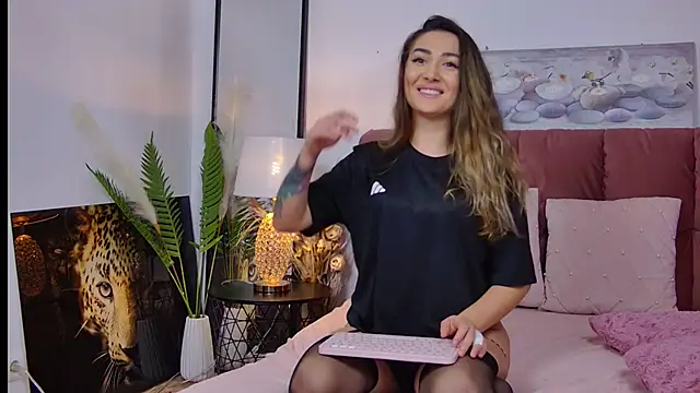 NicolLopeze online show from 01-24-25, 04:06