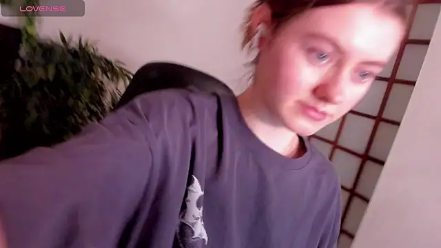 KateCuddle online show from 12-19-25, 02:26