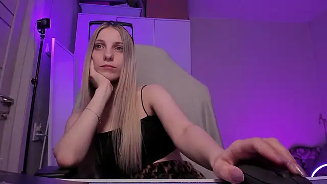 Anna Fink online show from 03-08-26, 08:01