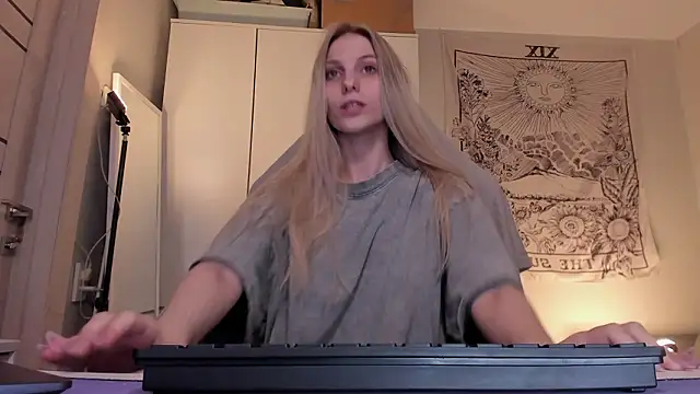 Anna Fink online show from 03-22-26, 07:59