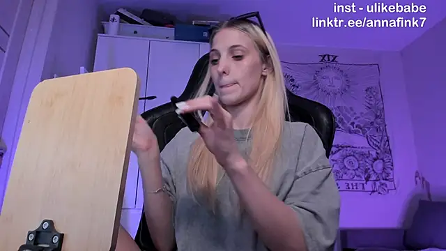 Anna Fink online show from 09-19-25, 07:29