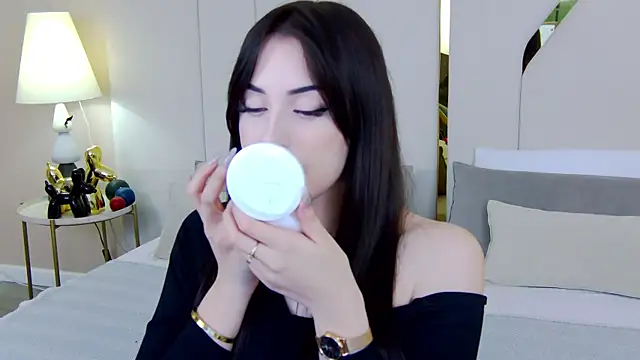 Betty Bridge online show from 11-21-25, 05:50