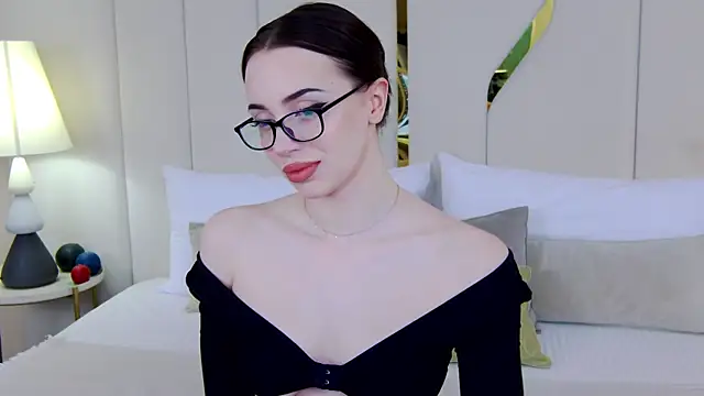Snapshot of Betty_Bridge chatting on 04-21-26, 03:02 Betty Bridge online show from 04-21-26, 03:02