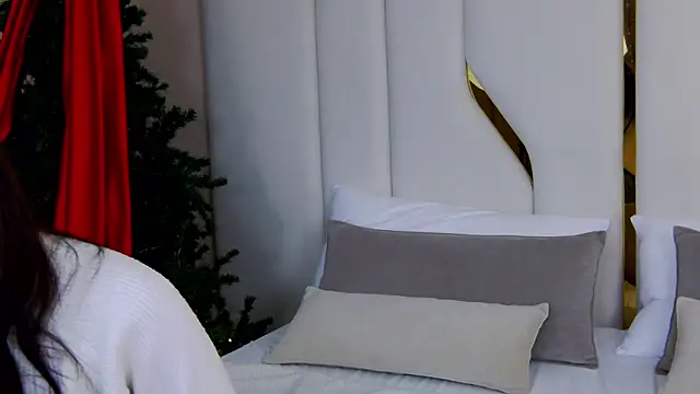 Betty Bridge online show from 12-18-25, 05:23