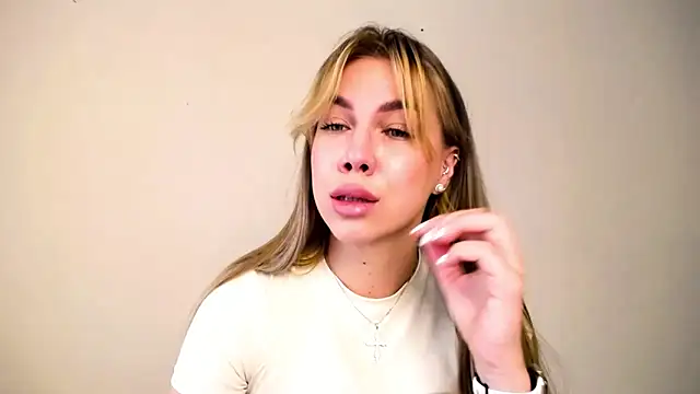 Sport Tall Doll online show from 04-28-26, 08:19