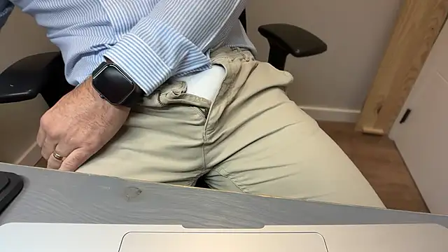 rickyi2023 online show from 11-10-25, 04:45