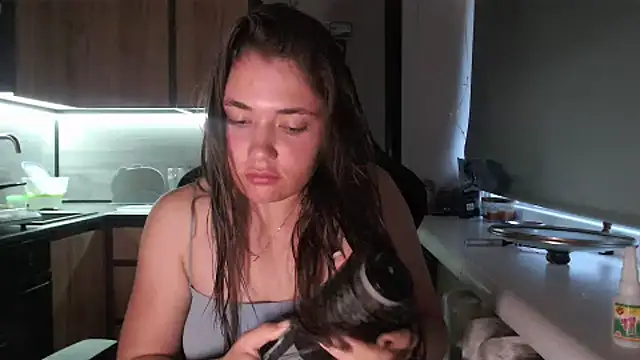 Snapshot of delightful_sofi chatting on 05-17-26, 04:29 delightful sofi online show from 05-17-26, 04:29
