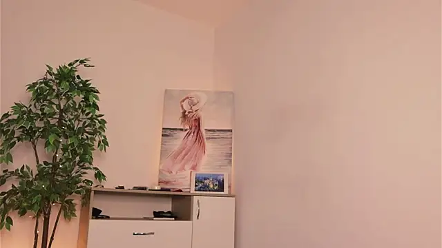 Snapshot of Misslullu chatting on 03-18-25, 01:44 Misslullu online show from 03-18-25, 01:44