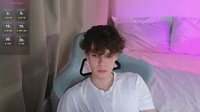 Snapshot of cute_thomas chatting on 05-04-26, 08:22 cute thomas online show from 05-04-26, 08:22