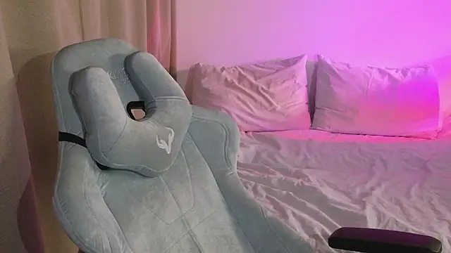 cute thomas online show from 03-16-26, 07:49