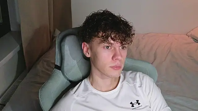 cute thomas online show from 04-06-26, 08:32