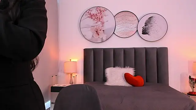 SaharaGarcia   online show from 09-25-25, 07:53