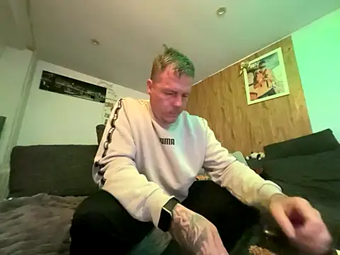 steveindahouse online show from 10-26-25, 02:06