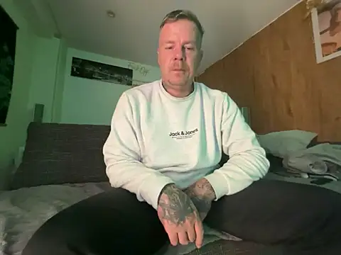 steveindahouse online show from 10-17-25, 04:16