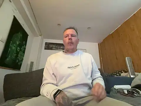 steveindahouse online show from 10-19-25, 03:15