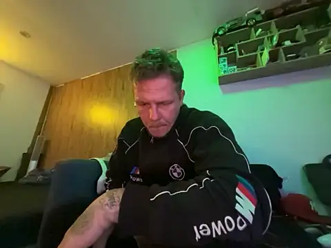 steveindahouse online show from 11-14-25, 03:37