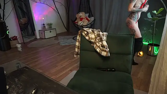 LaraPunkt online show from 11-23-25, 08:46