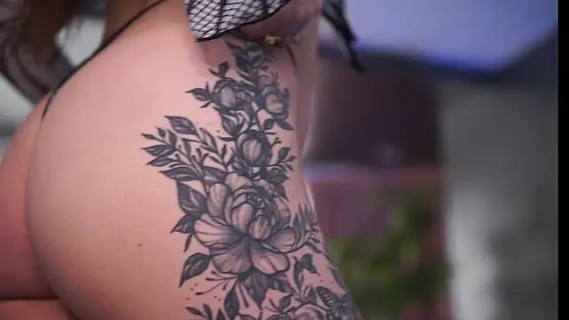 Snapshot of HotSkinnyX chatting on 02-10-26, 10:03 HotSkinnyX online show from 02-10-26, 10:03