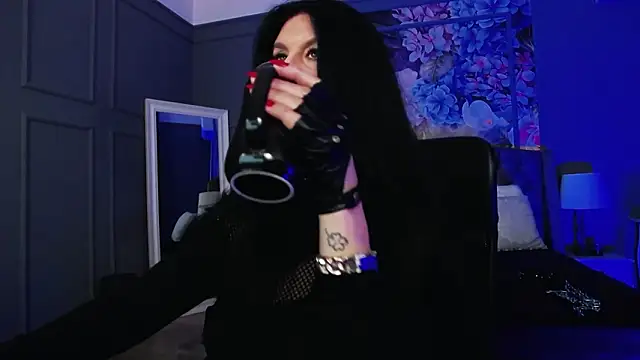 Snapshot of DomMelissaW chatting on 03-19-26, 10:54 DomMelissaW online show from 03-19-26, 10:54