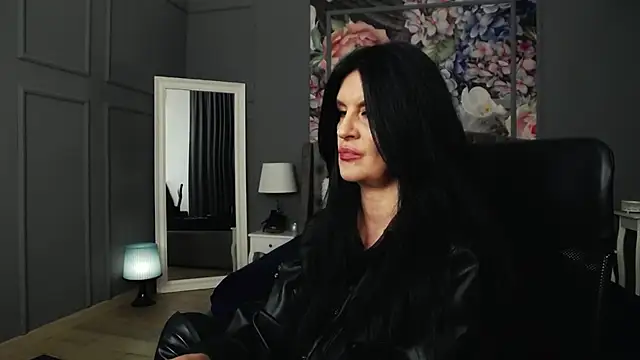 Snapshot of DomMelissaW chatting on 01-23-25, 12:35 DomMelissaW online show from 01-23-25, 12:35