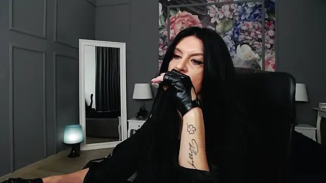 Snapshot of DomMelissaW chatting on 01-05-25, 01:13 DomMelissaW online show from 01-05-25, 01:13