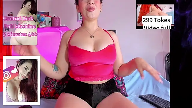 Snapshot of Nicole_x chatting on 03-02-25, 10:23 Nicole x online show from 03-02-25, 10:23