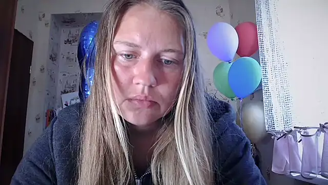 Snapshot of dream_alexa chatting on 05-18-26, 04:07 dream alexa online show from 05-18-26, 04:07