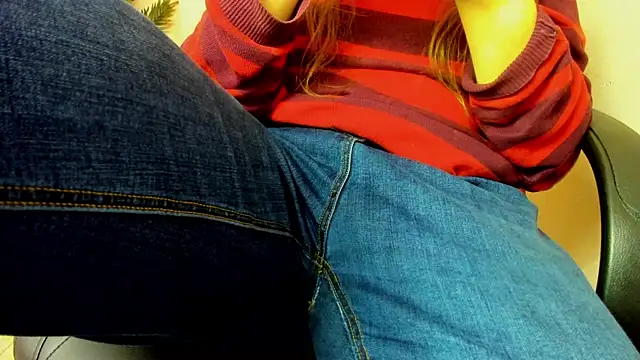 Snapshot of Persephoni chatting on 02-17-25, 05:01 Persephoni online show from 02-17-25, 05:01