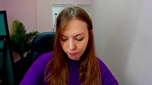 Snapshot of Persephoni chatting on 10-05-25, 11:01 Persephoni online show from 10-05-25, 11:01