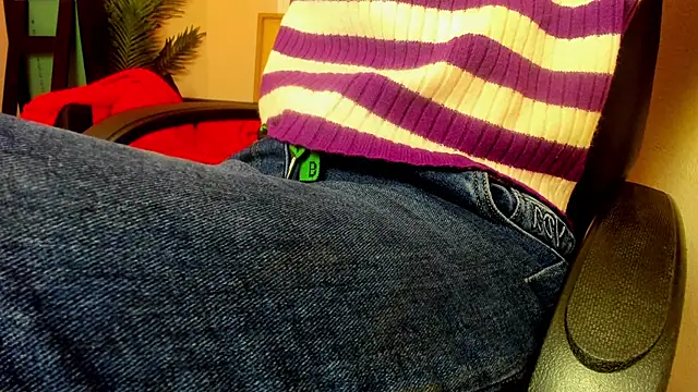 Snapshot of Persephoni chatting on 02-15-25, 03:50 Persephoni online show from 02-15-25, 03:50