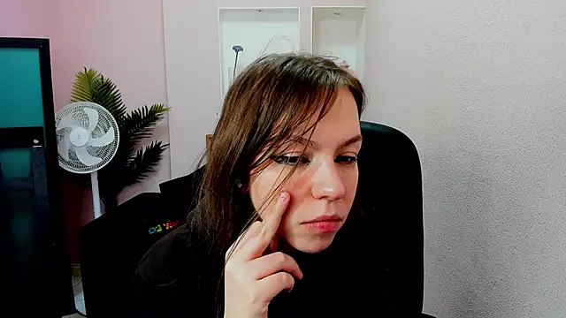 Snapshot of Persephoni chatting on 03-02-25, 10:05 Persephoni online show from 03-02-25, 10:05