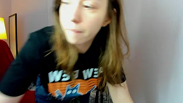 Persephoni online show from 06-17-26, 10:36