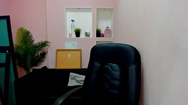 Snapshot of Persephoni chatting on 09-19-25, 08:24 Persephoni online show from 09-19-25, 08:24