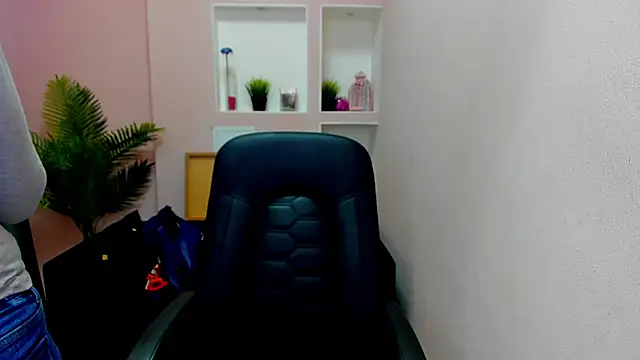 Persephoni online show from 10-26-25, 03:56