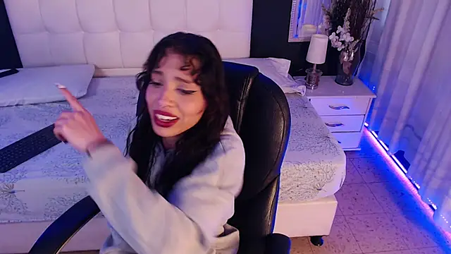 LiaVillalobos online show from 12-19-25, 03:25