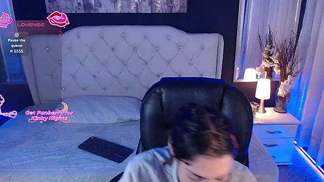 LiaVillalobos online show from 12-02-25, 02:19