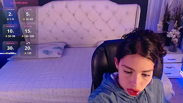 LiaVillalobos online show from 10-04-25, 12:28