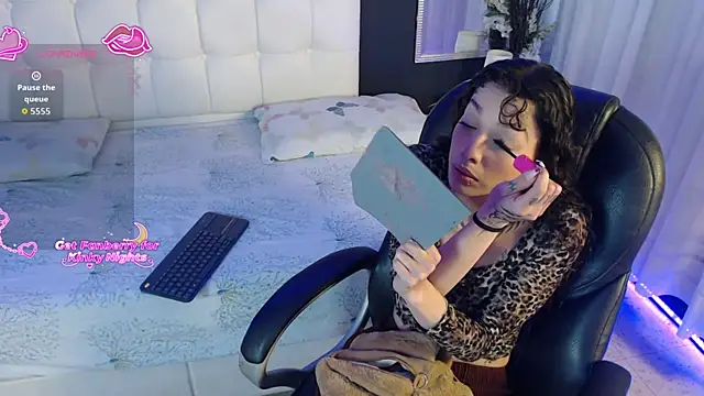 LiaVillalobos online show from 12-16-25, 01:59