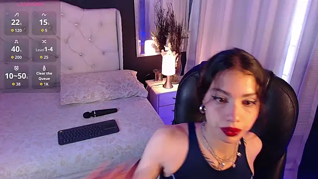 LiaVillalobos online show from 10-22-25, 02:05