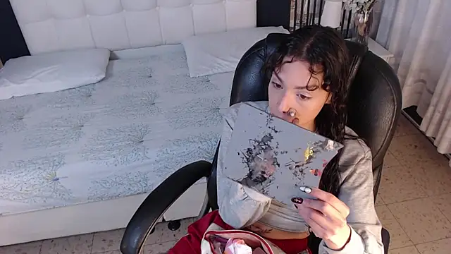 LiaVillalobos online show from 12-22-25, 01:55