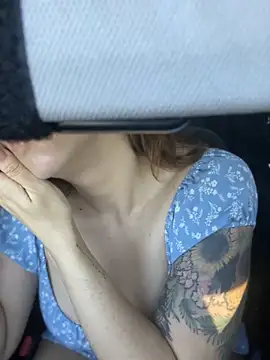 LeaGambit   online show from 11-03-25, 04:43