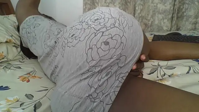 Snapshot of sweet_sassy_ chatting on 10-19-25, 04:26 sweet sassy online show from 10-19-25, 04:26
