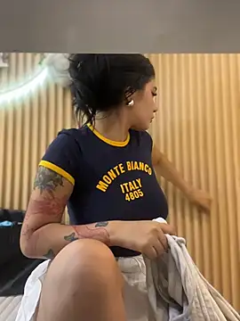 clarachanelricek online show from 12-18-25, 08:23