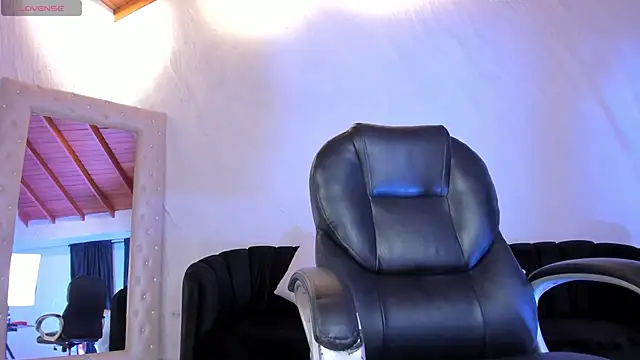 Snapshot of SophieBarnett chatting on 06-06-26, 10:04 SophieBarnett online show from 06-06-26, 10:04