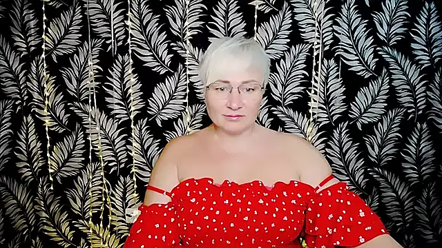 Snapshot of Olivia_playful chatting on 06-19-26, 10:32 Olivia playful online show from 06-19-26, 10:32